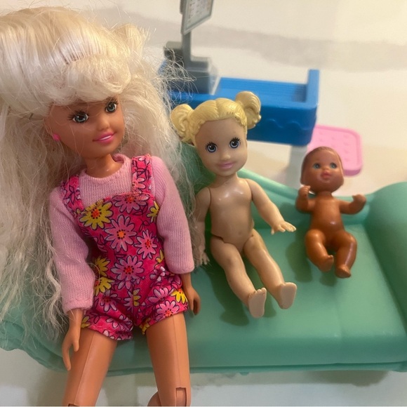 Barbie Doll Dollhouse Furniture Clothes Bundle - Picture 4 of 6